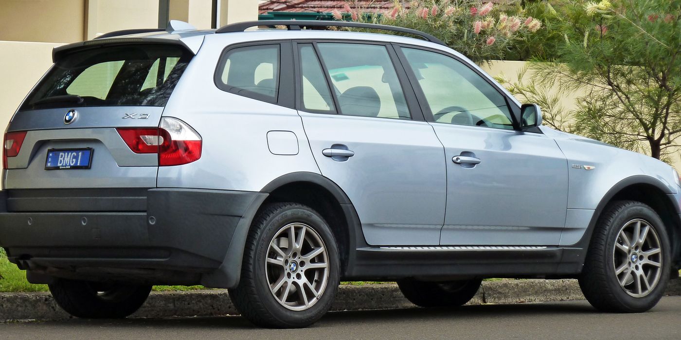 BMW X3 E83 first-generation 2.5i front three-quarter, 2004-2006 pre-facelift model