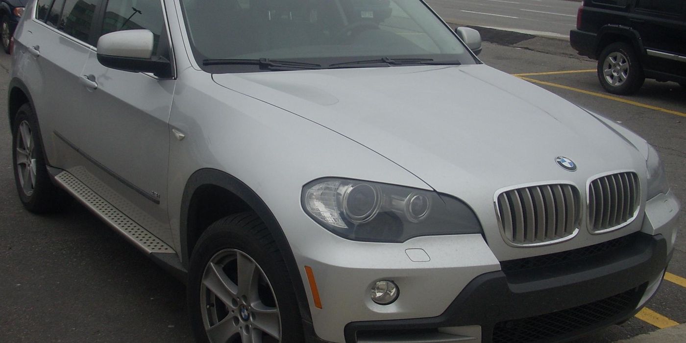 Silver BMW X5 E70 4.8i front three-quarter