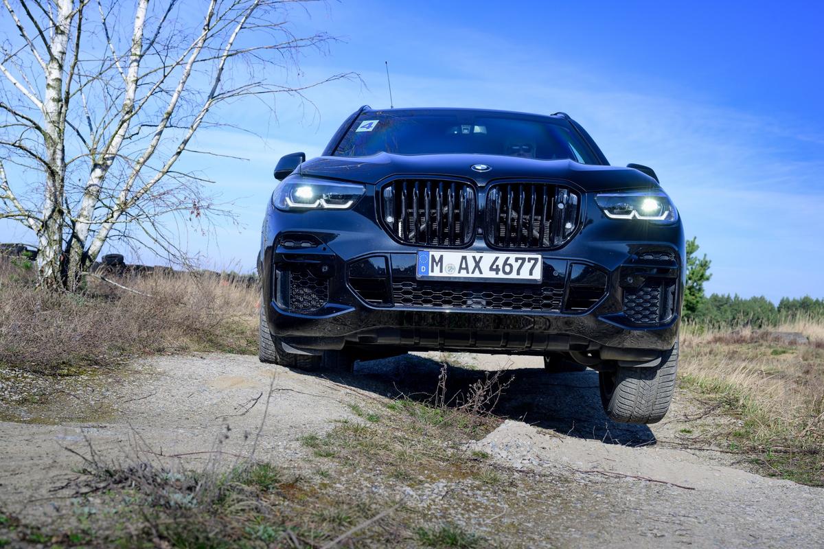 How to Replace Brake Pads on BMW X5 - E70, F15, G05 DIY